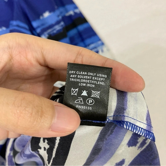 Lafayette 148 New York Blue Black Striped Y Neck 100% Silk Popover Top size 6 - Picture 5 of 10